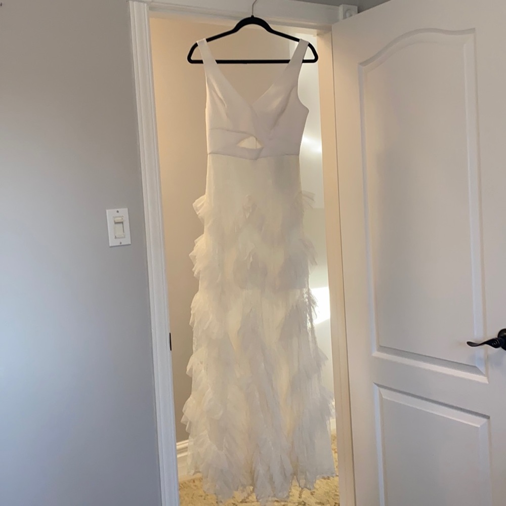 Women’s white dress size 4 brand new